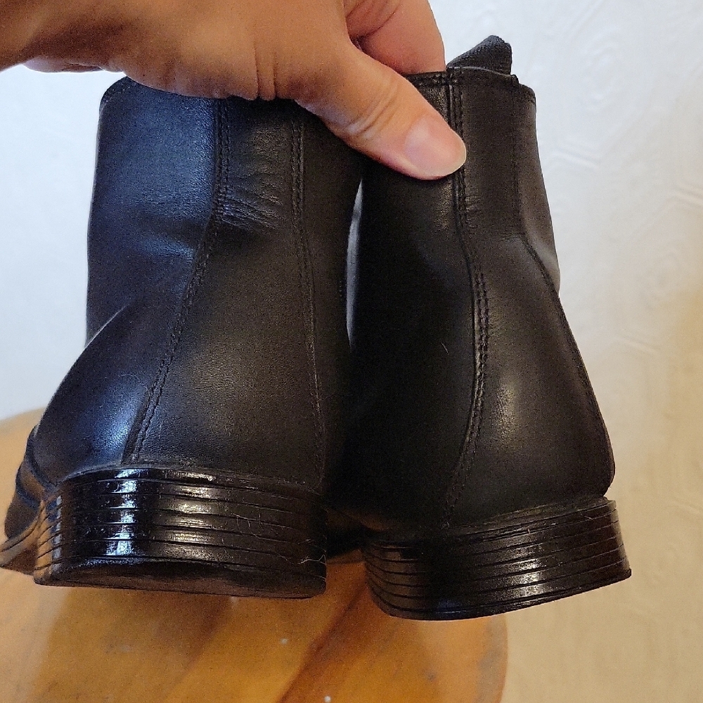 Clarks Men's Black Leather Chelsea Boots — US 9.5 — Side Zip — Dress Boot - Picture 7 of 9